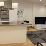 Luxury Canary Wharf 2 Bed Apartment With Panoramic Views