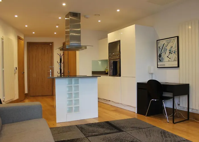 Luxury Canary Wharf 2 Bed Apartment With Panoramic Views